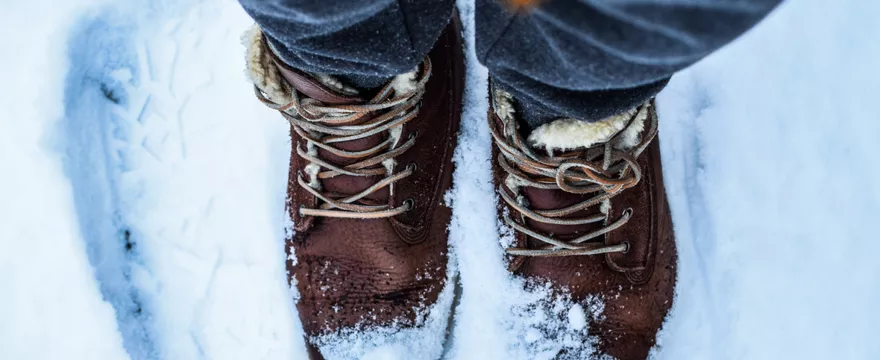 Buty zimowe dla aktywnych dzieci: Jakie obuwie wybrać na śnieg i mróz?