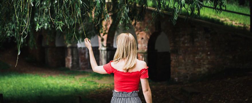 Alergia krzyżowa brzoza - jak się objawia? TABELA alergenów krzyżowych